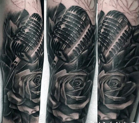 手臂3D黑白麦克风和玫瑰纹身图案