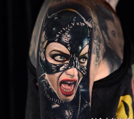 3D逼真的彩色猫女士肖像手臂图案