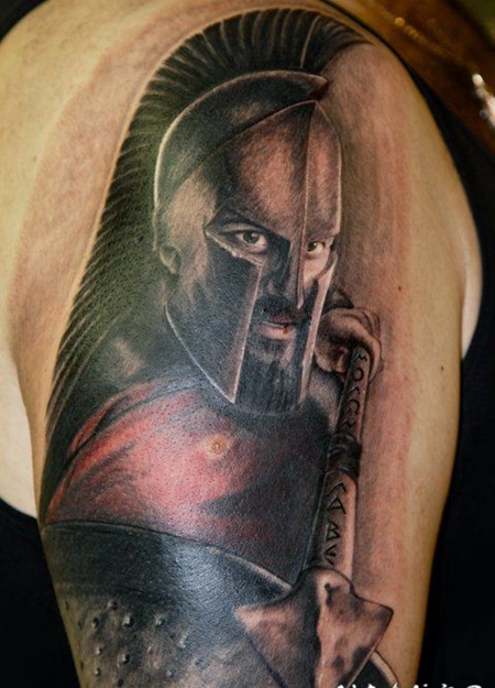 大臂华丽的3D逼真彩色斯巴达勇士和盾牌长矛纹身图案