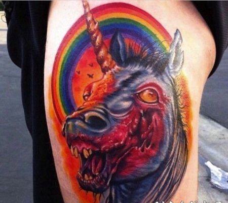 大腿3D可怕的僵尸独角兽与彩虹纹身图案