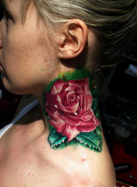 颈部如画的3D逼真淡粉色玫瑰花纹身图案