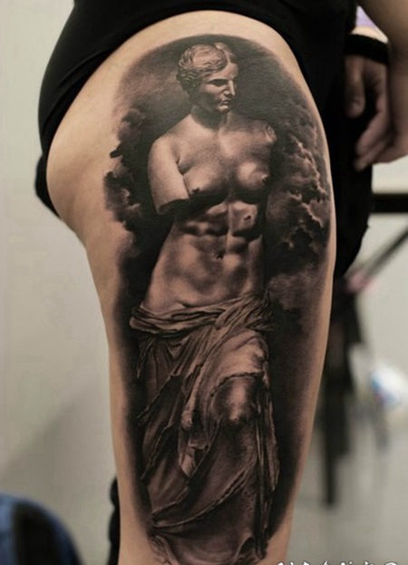 大腿巨大的3D写实维纳斯雕像纹身图案