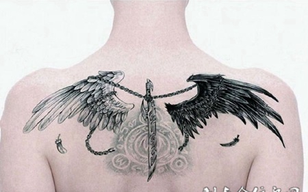 天使利刃，后背好看的翅膀纹身