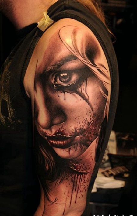 手臂3D彩色的血腥女子肖像纹身图案