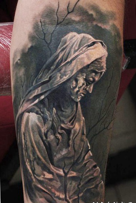 3D彩色的损坏旧雕像手臂纹身图案