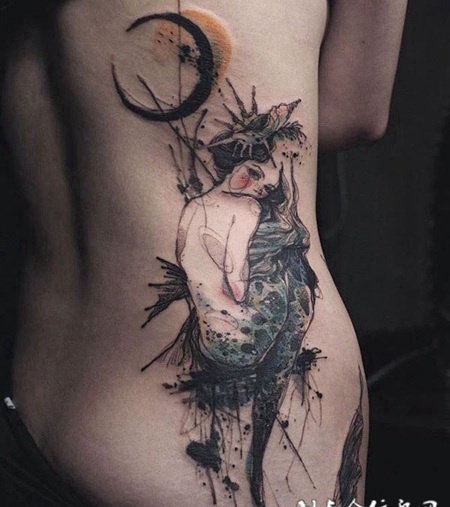 寂寞的等待，腰部泼墨美人鱼个性纹身