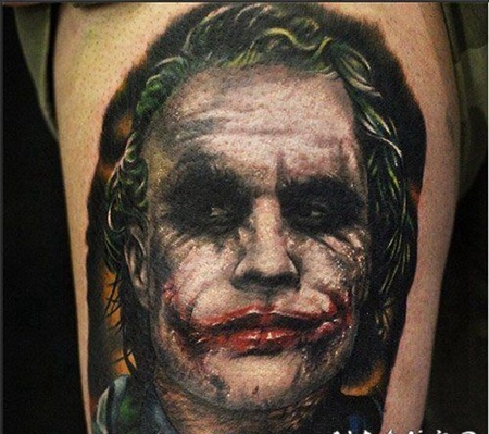 大腿3D彩色邪恶的小丑肖像纹身图案