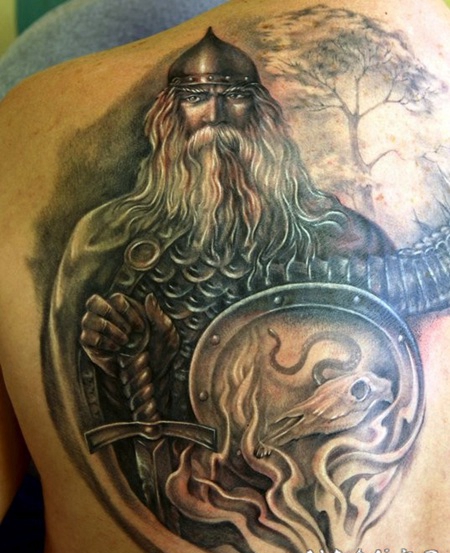 背部3D风格的彩色中世纪武士纹身图案