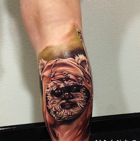 小腿3D非常逼真的伊渥克彩色纹身图案