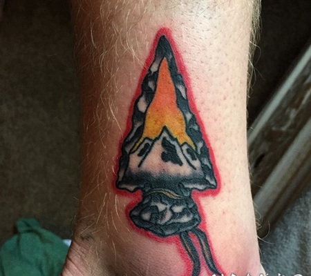 脚踝3D彩色的部落箭头纹身图案