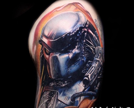 手臂3D风格的彩色铁血战士纹身图案