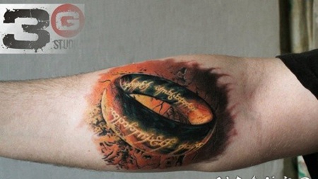 手臂3D的彩色索伦托环纹身图案