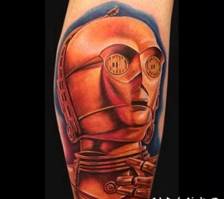 3D写实的彩色头盔手臂纹身图案