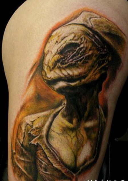 大臂3D彩色的恐怖护士纹身图案