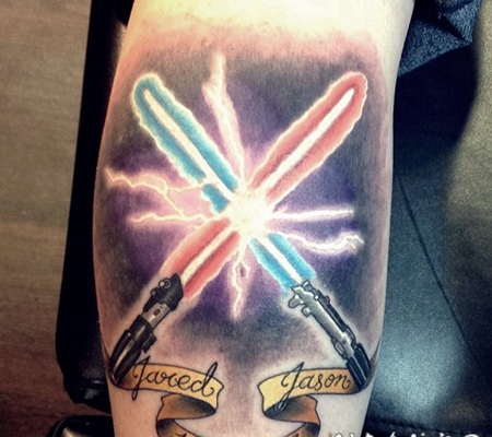 小臂纪念风格3D丰富多彩的光剑纹身图案