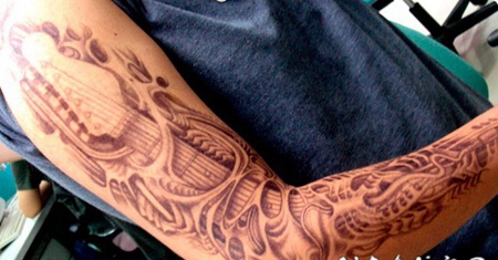 手臂惊人的3D黑色个性吉他纹身图案