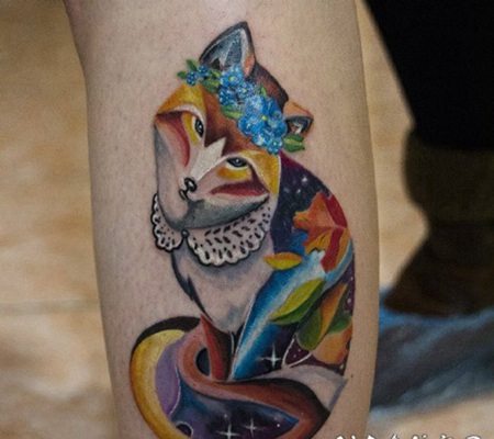 小腿3D可爱的彩色狐狸与花卉纹身图案
