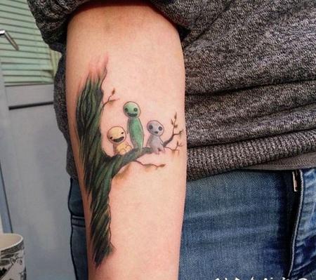 手臂3D五颜六色的幽灵和大树纹身图案