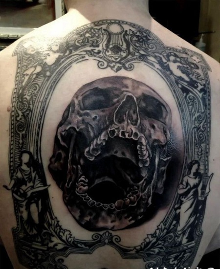 背部3D尖叫的骷髅与天使雕像纹身图案