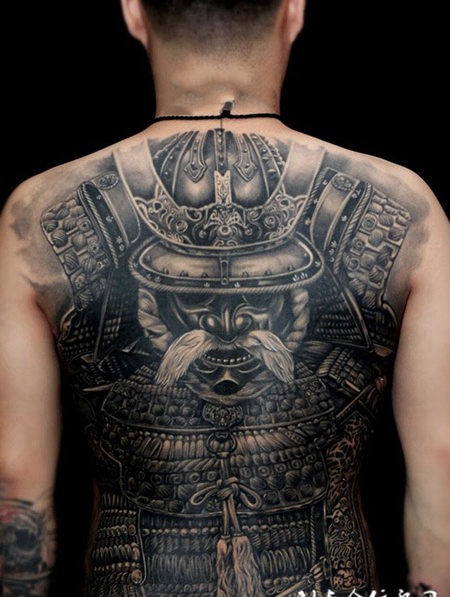 不灭的武士魂，满背霸气武士盔甲纹身