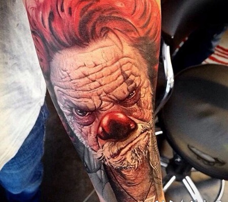 惊人的3D彩色腐烂小丑手臂纹身图案