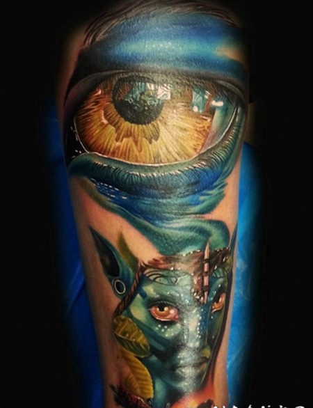 手臂3D写实彩色阿凡达肖像和眼睛纹身图案