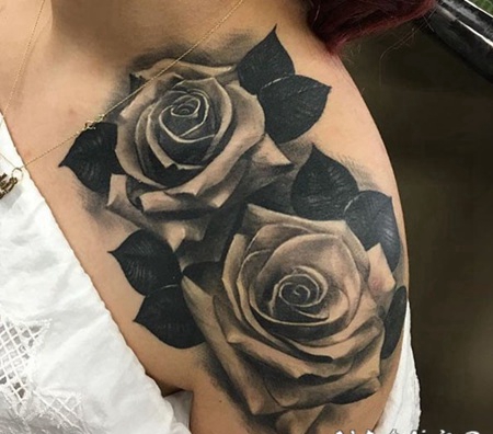 肩部3D黑灰玫瑰花纹身图案
