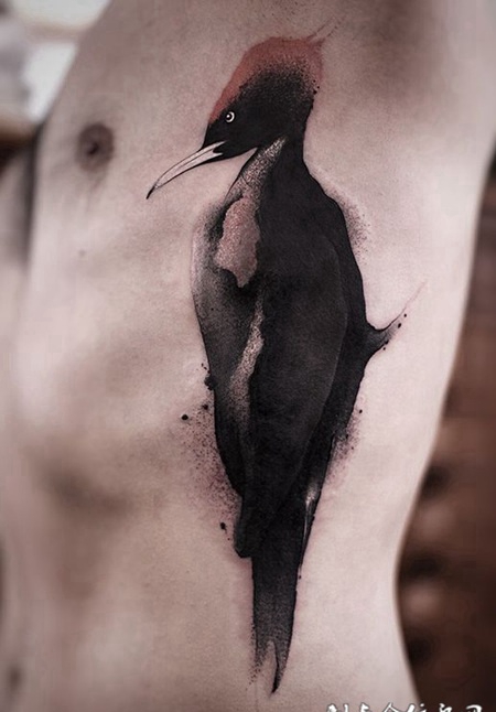 飞鸟迎春，侧胸水墨飞鸟个性纹身
