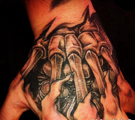 手背令人惊叹的3D黑白生物力学纹身图案