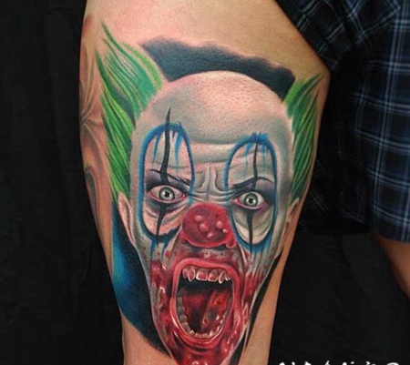 大腿3D彩色的血腥邪恶小丑纹身图案