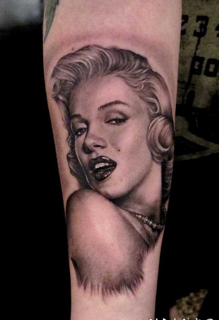手臂3D风格黑色玛丽莲梦露肖像纹身图案
