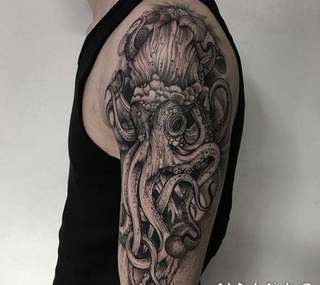大臂很酷的3D风格章鱼纹身图案