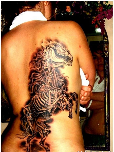 背部3D独特的马骨架个性纹身图案