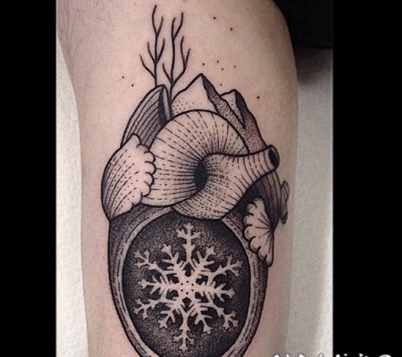 有趣的3D风格黑色雪花和心脏纹身图案