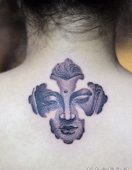 残缺的美，后背佛祖刺青