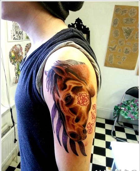 大臂3D棕色的马和花朵纹身图案