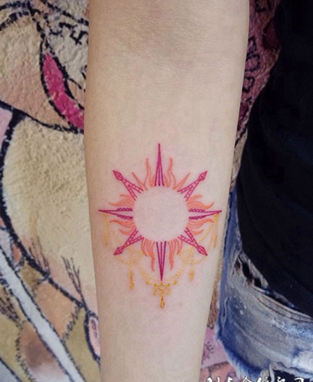 信仰之花，手臂太阳图腾刺青