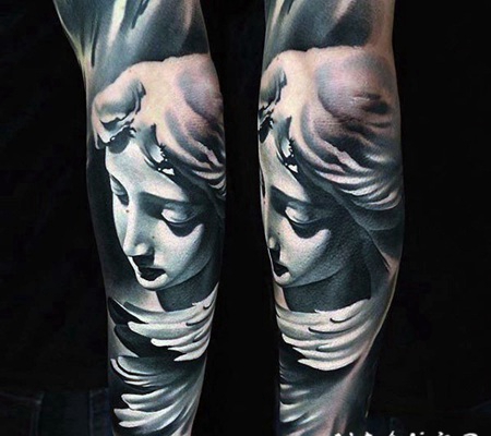 手臂3D彩色的天使雕像纹身图案