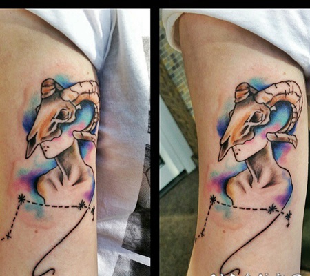 手臂3D五彩的山羊头骨和女孩纹身图案