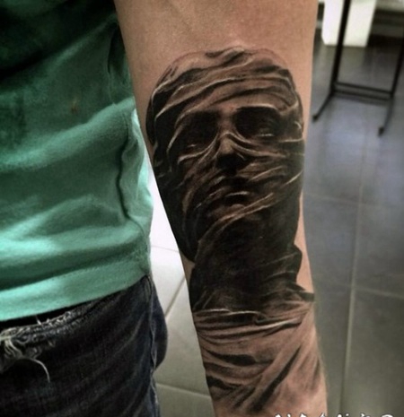 手臂3D黑白神秘的雕像纹身图案
