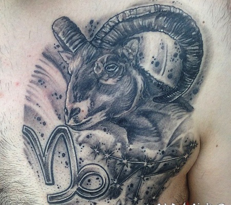 胸部3D黑白山羊头和符号纹身图案