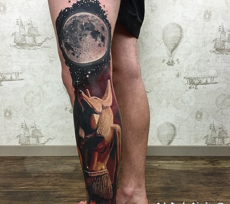 腿部非常酷的埃及神像和月亮纹身图案