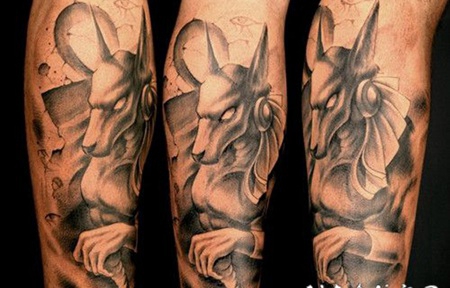 手臂3D风格黑白埃及神兽纹身图案