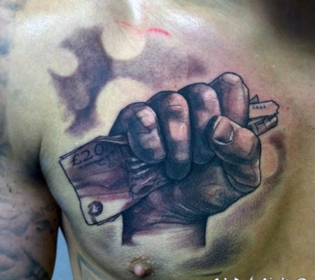 胸部3D风格彩色手和纸币纹身图案