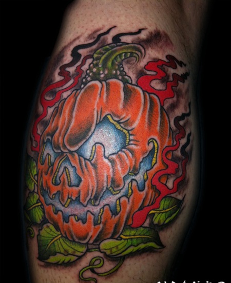 传统的彩色3D万圣节南瓜与火焰纹身图案