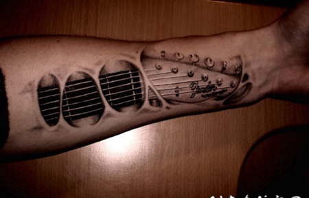 手臂3D黑色的撕皮吉他纹身图案