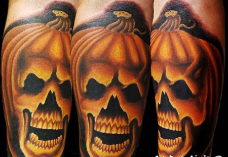 手臂3D彩色的万圣节南瓜与骷髅结合纹身图案