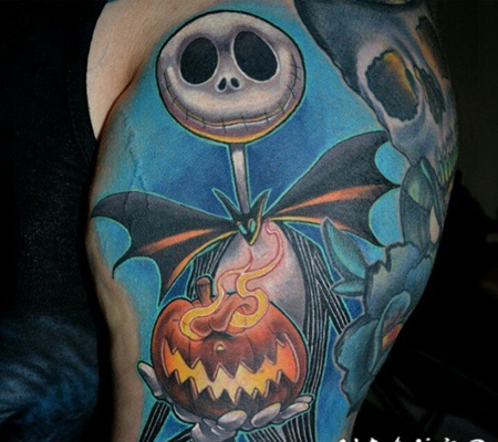 大臂3D卡通风格的彩色僵尸新郎和南瓜纹身图案