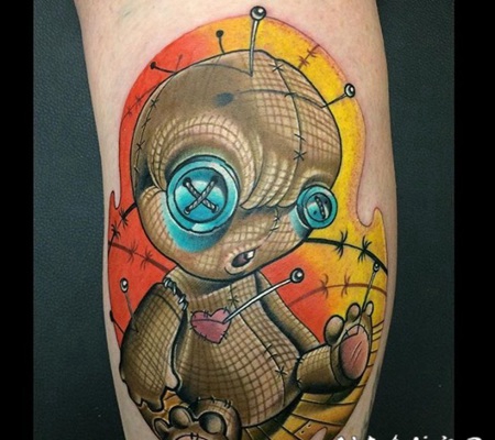 小腿奇妙的3D巫毒娃娃五彩纹身图案