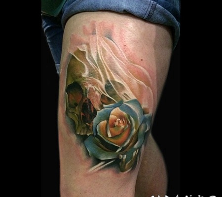 大腿好看的3D彩色玫瑰花与骷髅纹身图案